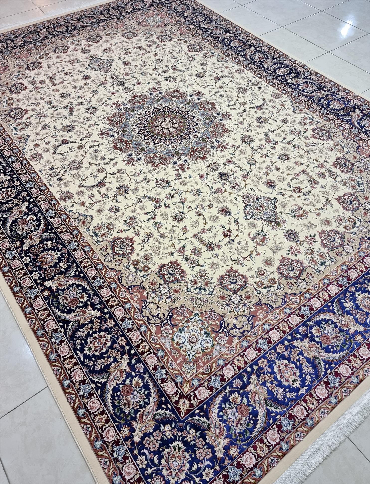 اصفهان موزی حاشیه سرمه ای